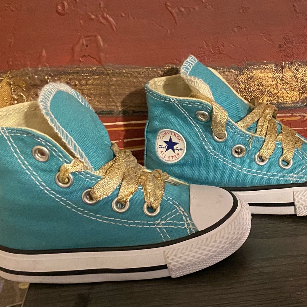 Girls turquoise converse Toddlers size 4